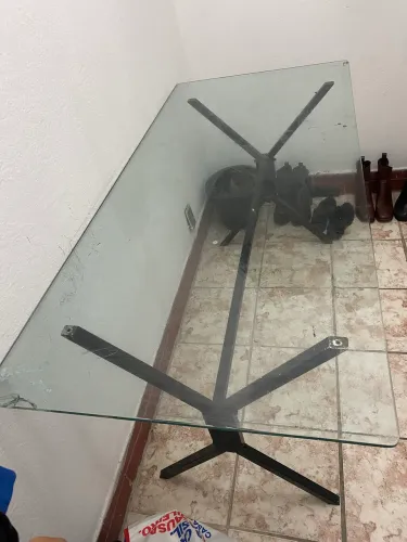 Mesa pé industrial com tampa de vidro