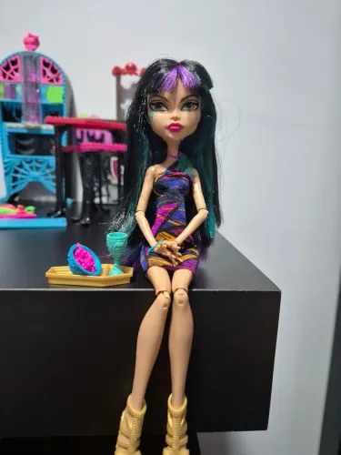 Cleo de Nile Creepateria Monster High