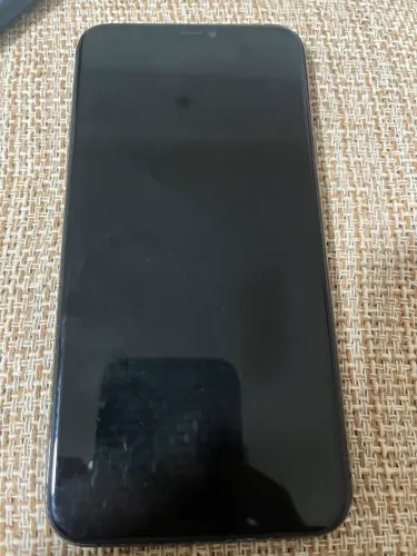 iPhone 11 Pro Max 64g em bom estado apenas com defeito na câmera traseira