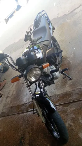 Moto impecável 