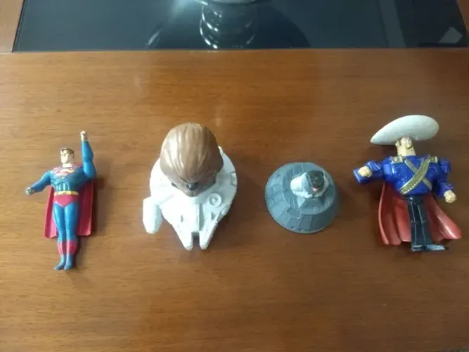 Lote bonecos superman e mcdonalds