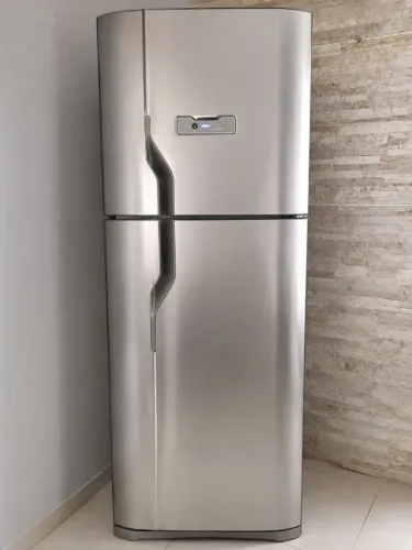 Geladeira semi nova