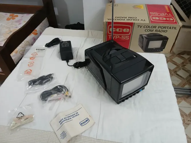 Tv antiga portátil CCE sem usar