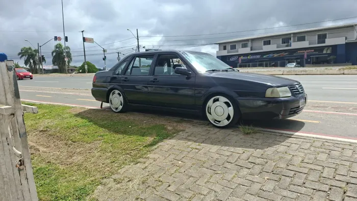 Volkswagen Santana Exclusiv 2.0 MI/ Executivo 2.0i (álcool) 1999