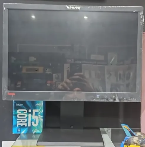 Monitor LED HD 19'' Lenovo Widescreen DVI + VGA