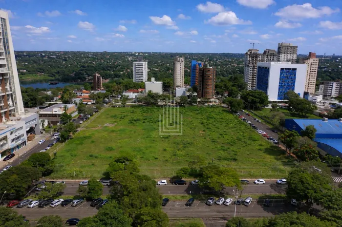 Terreno disponível para venda no Centro de Foz do Iguaçu.