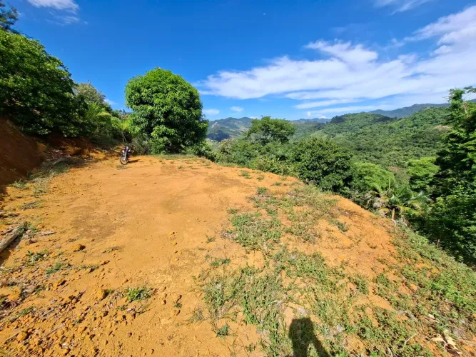Vende-se chácara em Biriricas