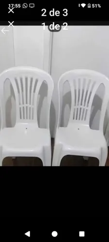 2 cadeiras de plástico 