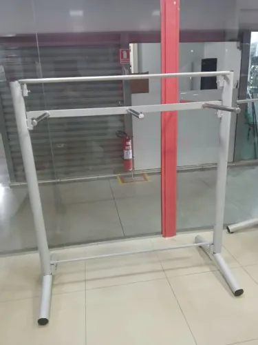 arara para loja de roupas 