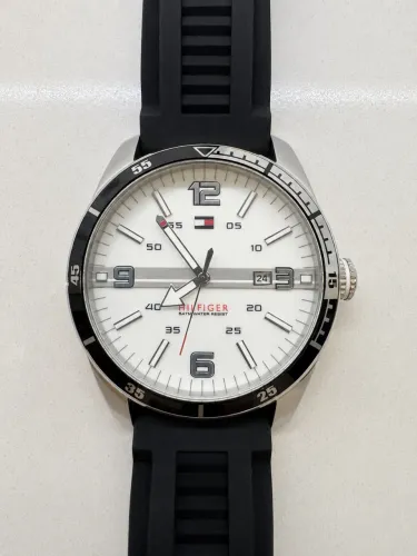 Relógio Tommy Hilfiger masculino original, em excelente estado de conservação.