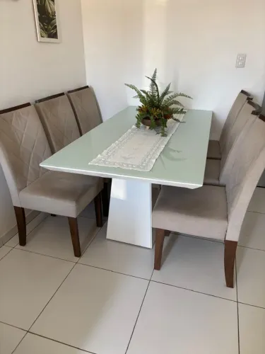 Mesa de jantar com 6 cadeiras  - Semi nova - em perfeito estado de conservação.