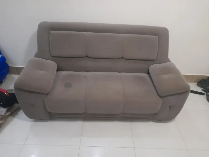 Sofá 3 lugares PRA HOJE 400, marrom de veludo 