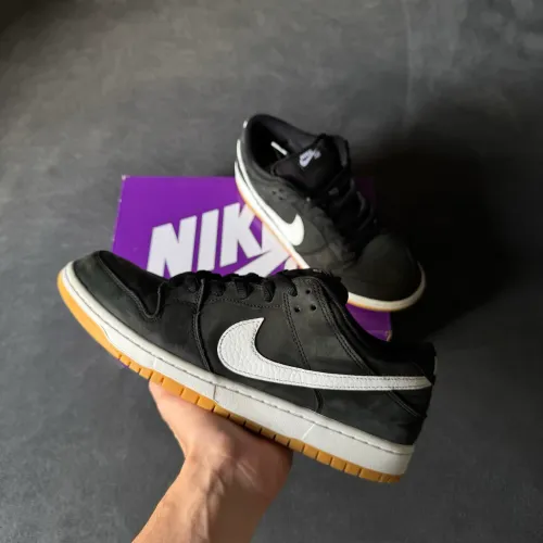 Dunk Low SB ISO Black Gum