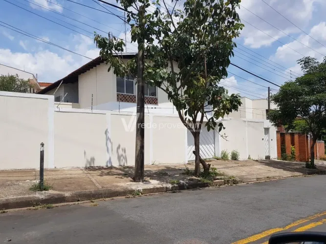 Casa Sobrado a venda ou locação no Bairro Chácara da Barra