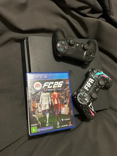 Play 4 slim 1tb 2 controles e 2 jogos