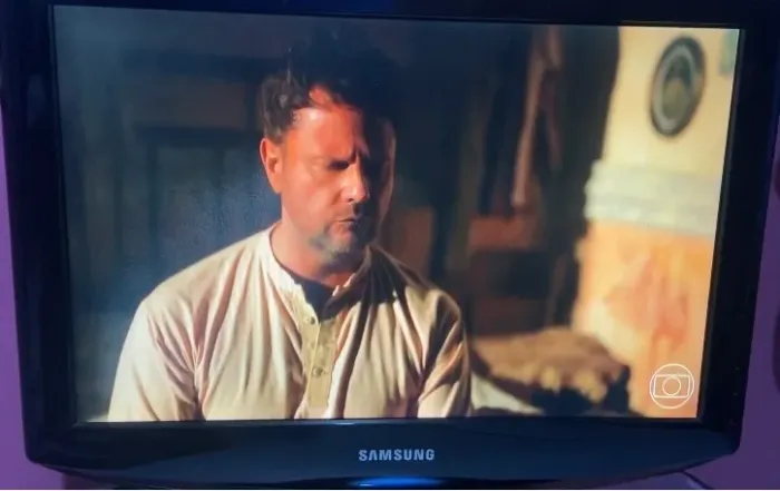 TV LCD Samsung de 19 polegadas + Controle e Cabo Originais da TV