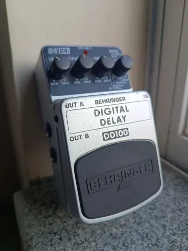 Pedal Behringer Digital Delay DD100