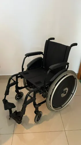 Cadeira de Rodas Ortobras Alumínio Dobrável Desmontável Conservada 120kg