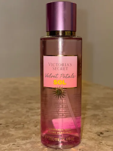 Body splash Victoria?s secret velvet petals sol