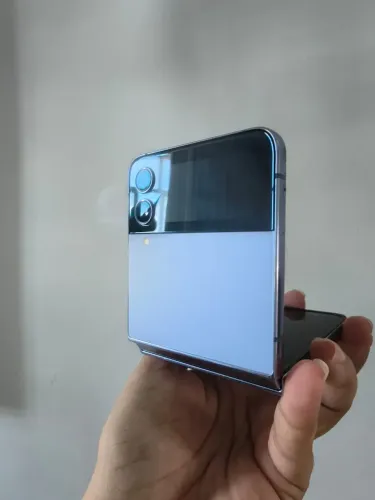 Samsung Galaxy Flip 4