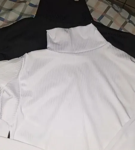 Kit 02 cacharrel branco/preto canelado gola alta