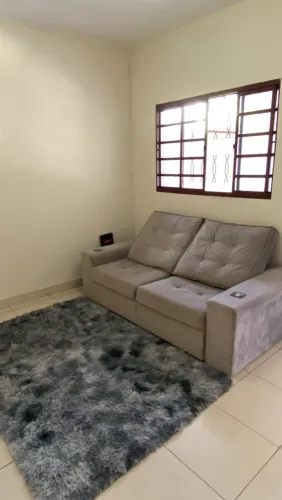 Sofá em perfeito estado pra sair logo dispenso pagamento pelo app