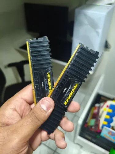 MEMORIA RAM DDR4 16GB (2X8)