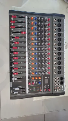 Mesa de som 12 canais 