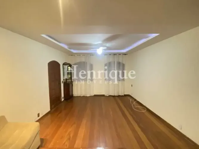 Casa de rua : / Residencial / São Cristóvão