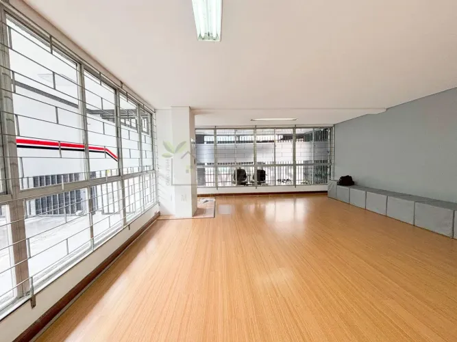 Loja Comercial à Venda na Rua 13 de Maio Centro de Curitiba, 88 m²