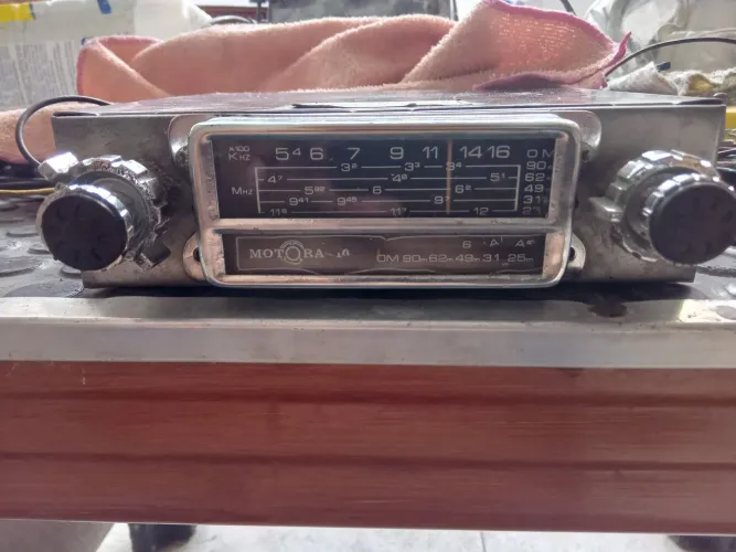 Radio Antigo de Carro Motoradio 6 Faixas.