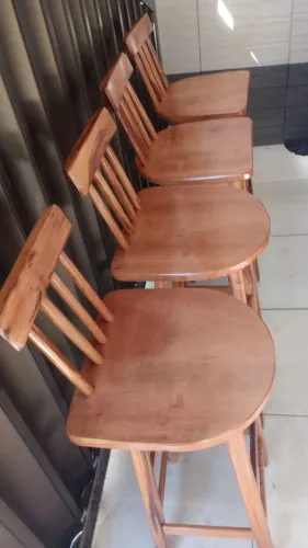 Banquetas de madeira