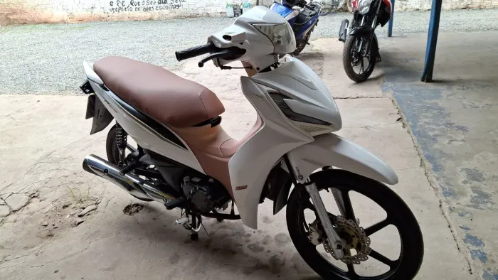 Vendo Shineray/XY 125 ano 2024 tudo funcionando perfeitamente. 
