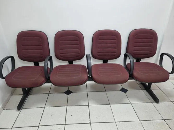 Longarina 4 lugares com Braços 