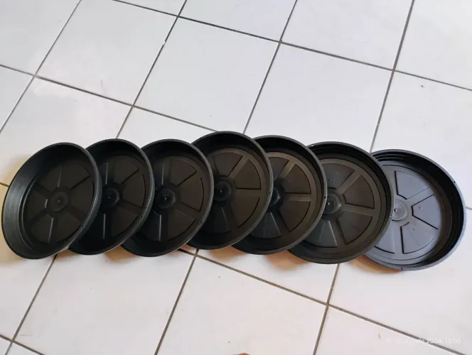 Jogo de Pratos de Plástico para Plantas