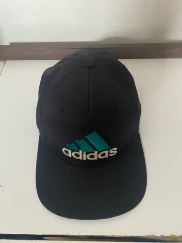 Boné Adidas novíssimo