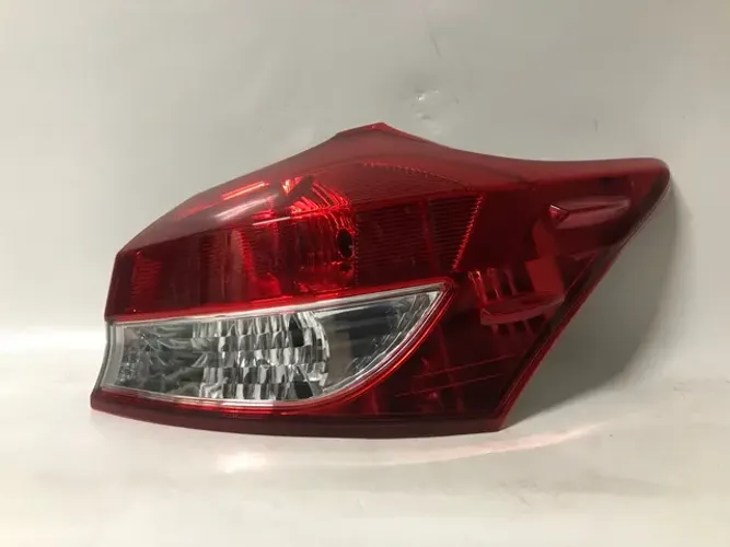 Lanterna Yaris Hatch sem led