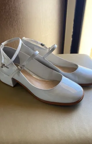 Sapato branco boneca Schutz 
