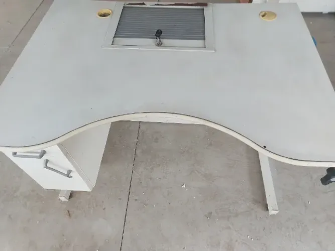 Mesa de escritório em madeira