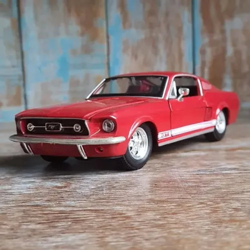 Miniatura Ford Mustang Gta 1967 Maisto 1/24