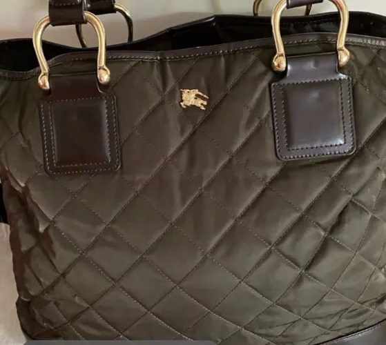 Bolsa matelassê burberry original 