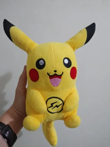 Pelúcia Pikachu 