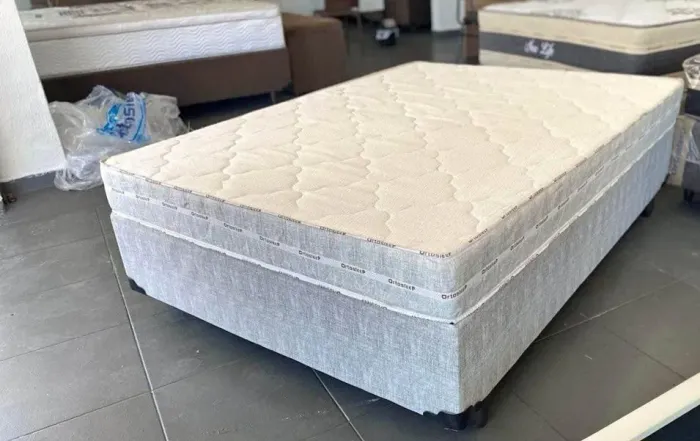 Cama casal com colchão  D33