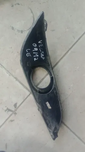 Moldura Farol de Milha esquerdo Chevrolet Vectra 2009 / 2012