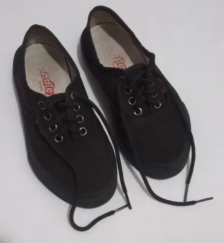 Tênis infantil Redley preto calça 30