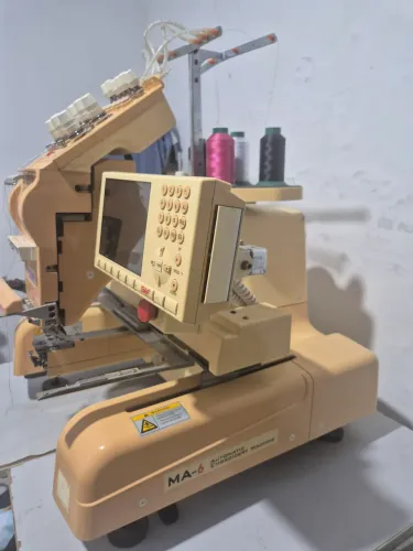Maquina de Bordar 01 cabeça com 06 agulhas 