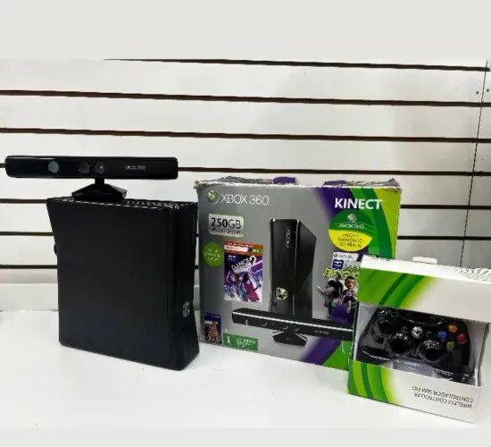 Xbox 360 com garantia e brinde