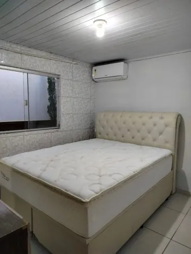 Cama queen size com colchão Vita bambu d33 confortável