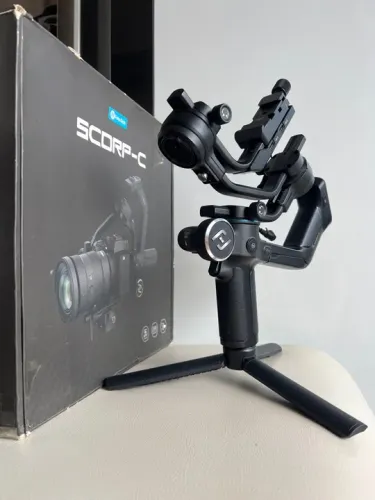 Vendo ou troco Estabilizador de câmera scorpion C 