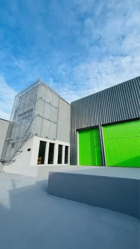 Galpão Industrial PREMIUM com área administrativa pronta